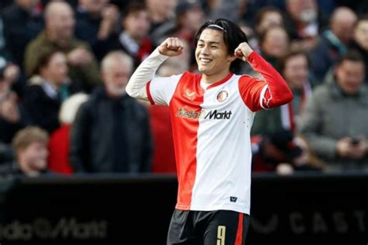 Ayase Ueda Biography, Age, Height, Wife, Net Worth, Family