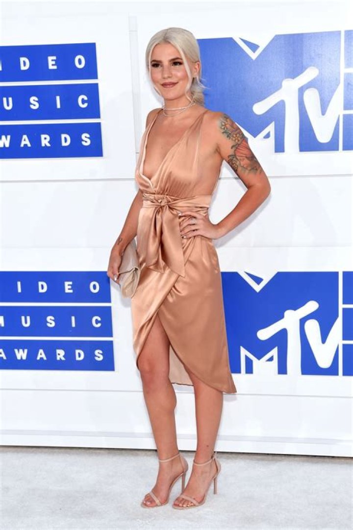 Carly Aquilino Biography, Age, Height, Husband, Net Worth, Family