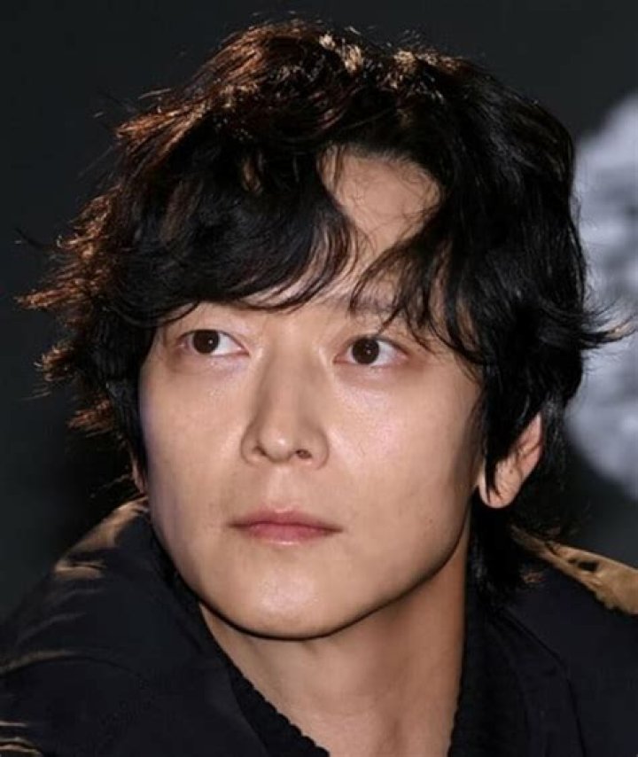 Gang Dong-won Biography, Age, Height, Wife, Net Worth, Family