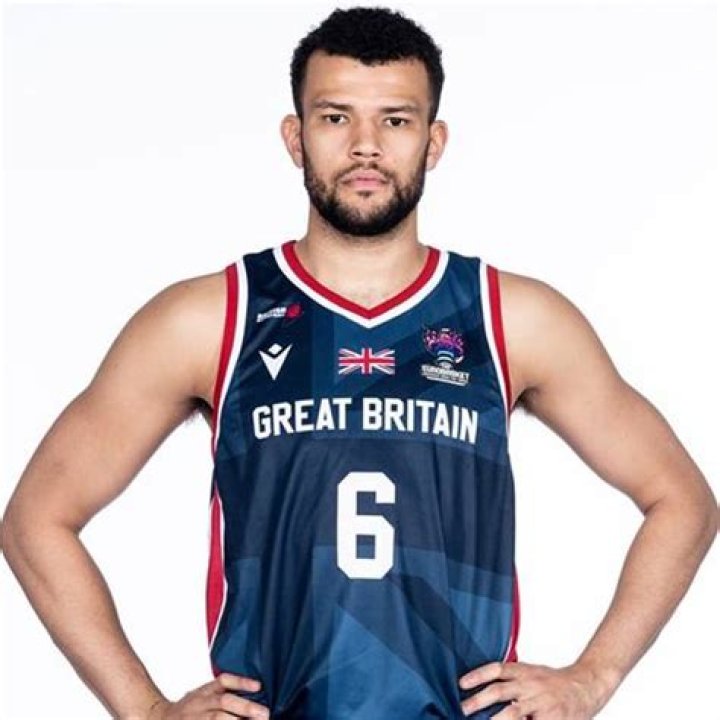 Luke Nelson Biography, Age, Height, Wife, Net Worth, Family