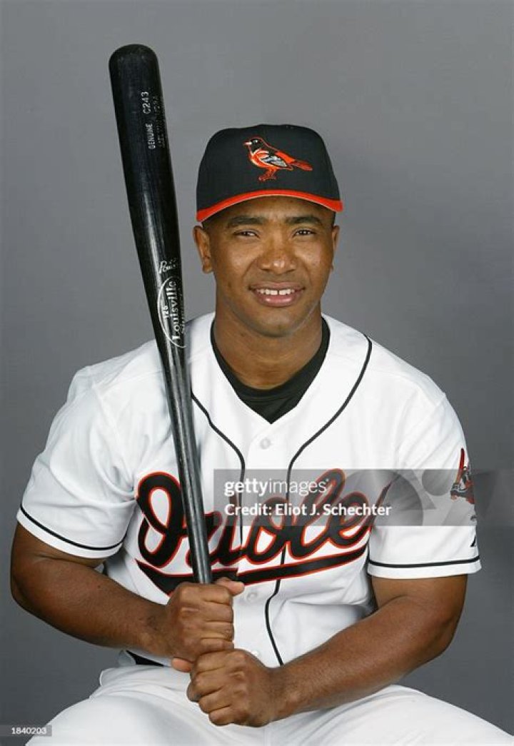 Melvin Mora biografía, edad, altura, esposo, net worth, familia