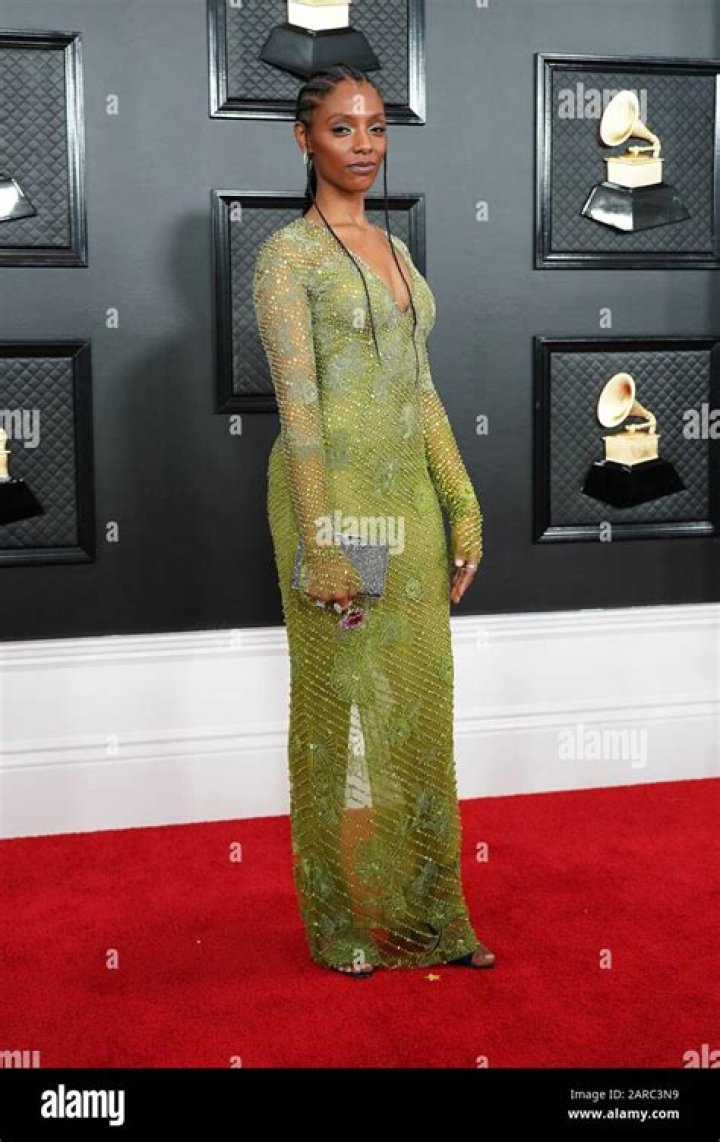 Shae Fiol Biography, Age, Height, Husband, Net Worth, Family